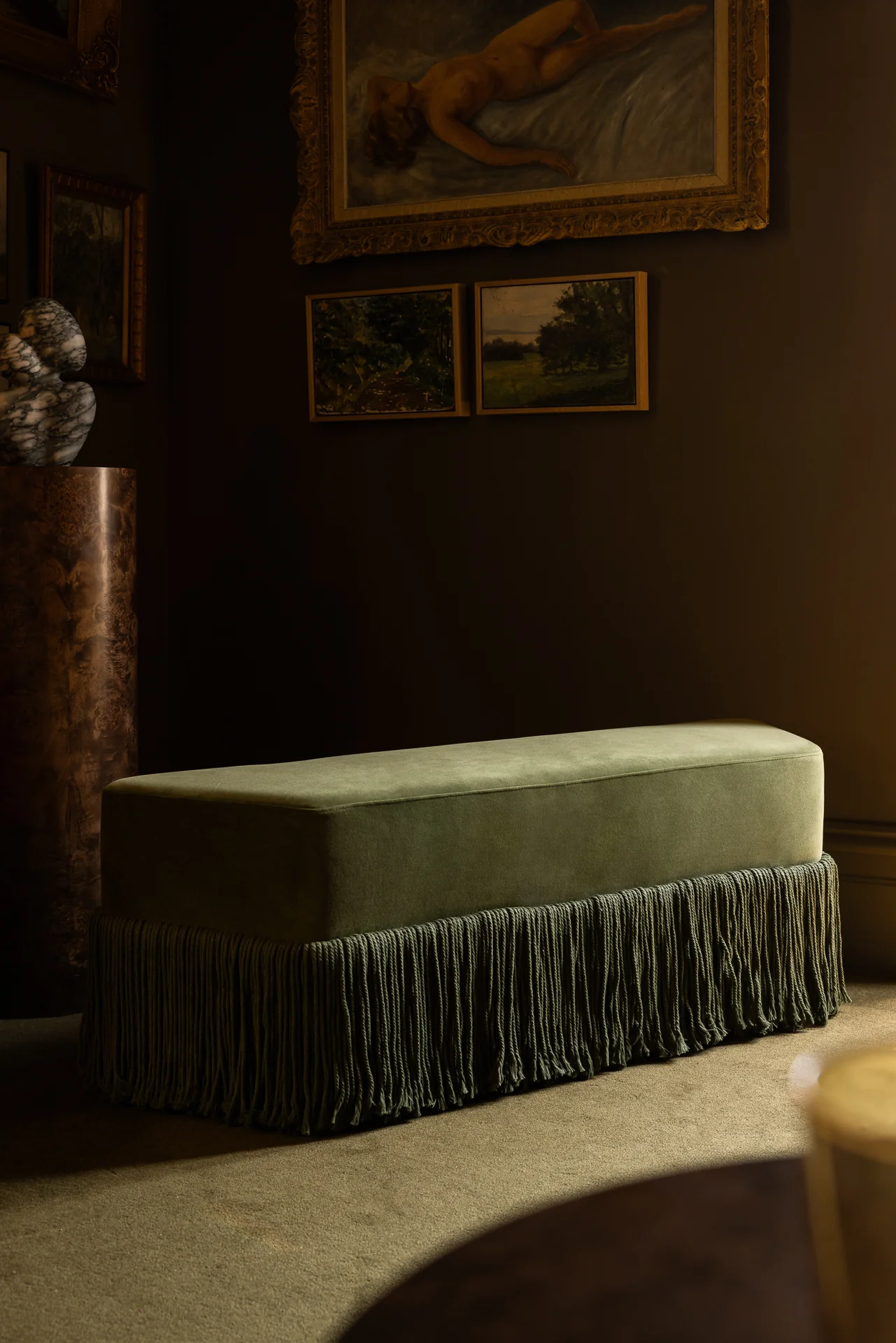 Luxe Olijfgroen Velvet Poefbank met Franje – Gestoffeerde Ottoman / Voetenbank Fluweel